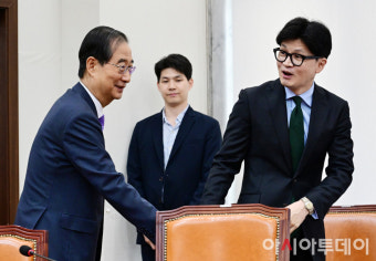 [포토] 한덕수 총리 맞이하는 한동훈 대표