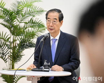 [포토]출입기자 백브리핑에서 발언하는 한덕수 총리