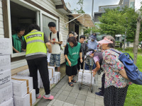 의왕시 기초푸드뱅크, 저소득 어르신에 친환경 농산물 꾸러미 전달