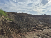 마치 쓰레기매립지 같아…김천시 공장 신축부지에 폐기물 와르르