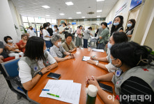 [포토] 인천적십자병원서 무료 진료 봉사하는 대한적십자사