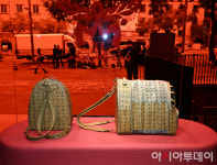 펫카사 | [포토]'MCM 웨어러블 카사 컬렉션'에 전시된 펫 백팩