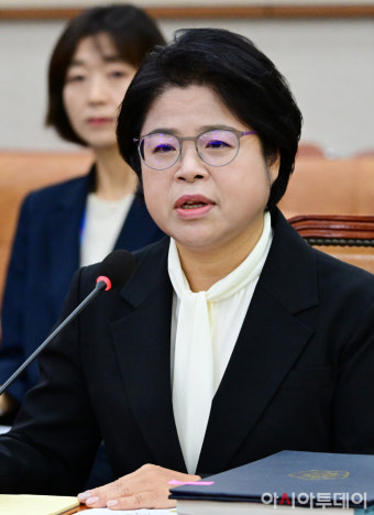 [포토] 답변하는 김복형 헌법재판관 후보자