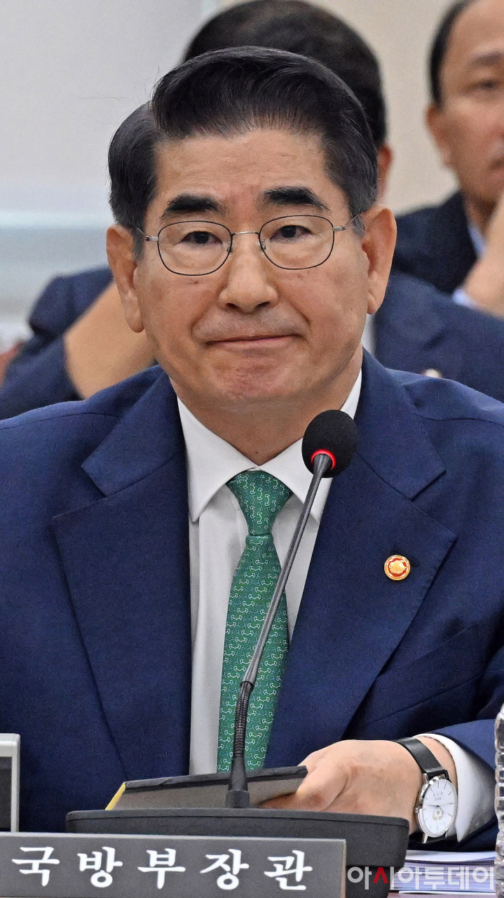 김용현 국방부 장관, 발언 논란 속에…군복 입고 병신 발언, 우크라이나 전쟁 발언 논란 사태
