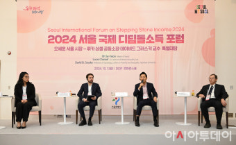 [포토] 오세훈 시장, '2024 서울 국제 디딤돌소득 포럼' 특별대담