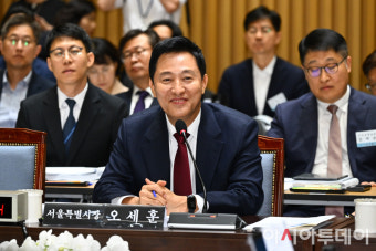 [포토] [2024국감] 미소 짓는 오세훈 서울시장