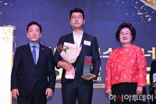 [포토] 레드크로스 아너스기업 가입한 오토트리뷴 양봉수 대표