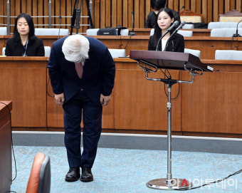 [포토] 인사하는 마은혁 헌법재판관 후보자