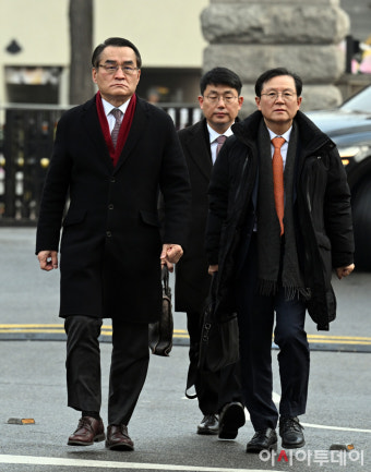 [포토]윤석열 대통령의 탄핵심판 첫 변론기일, 헌재에 출석하는 윤 대통령 변호인단