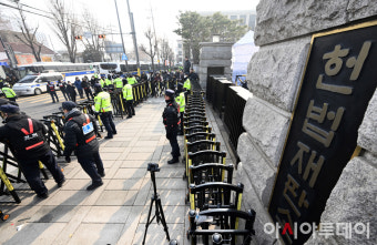 한덕수 총리, 대통령 대행으로 복귀…윤석열 탄핵 찬반 집회에 경찰 강화