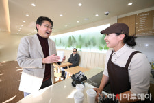 [포토] 노원두물마루 찾은 오승록 노원구청장