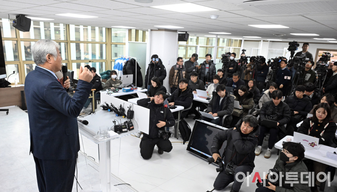 전광훈 사랑제일교회 목사, 서부지법 사태 관련 경찰 조사 출석해 혐의 확인中