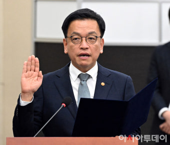 [포토] 선서하는 최상목 대통령 권한대행