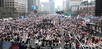 [포토]윤석열 대통령 탄핵 반대 집회, 광화문서 대규모 개최