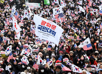 [포토]윤대통령 탄핵반대 국민대회...4만2천여명 운집