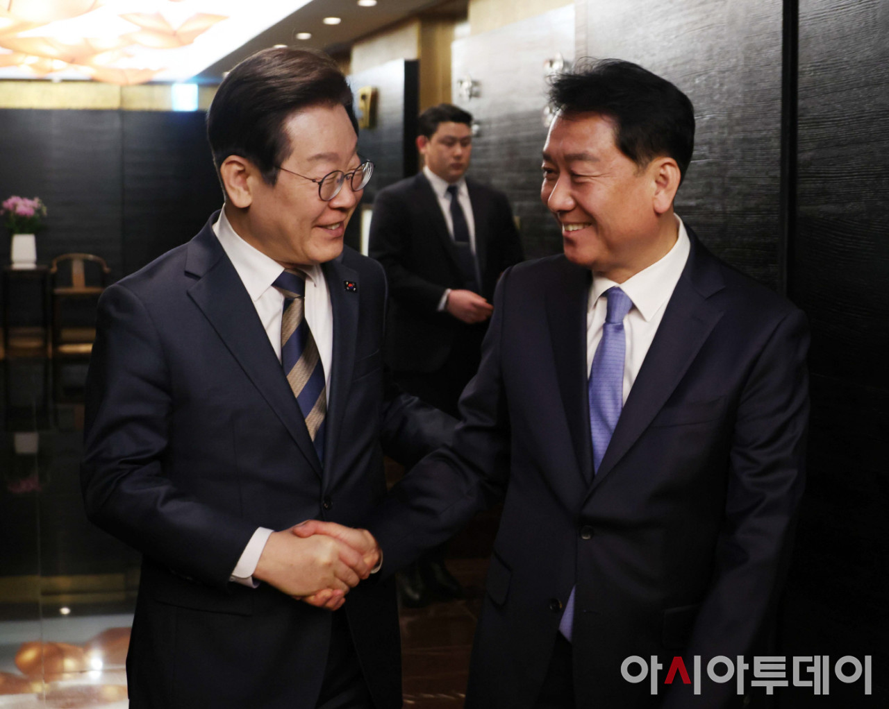 이재명 더불어민주당 대표, 이광재 전 국회 사무총장과 정책적 회동 진행