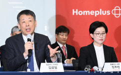 [포토]취재진 질의에 답변하는 김광일·조주연 홈플러스 공동대표
