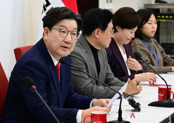 [포토] 권성동 '헌재의 尹 탄핵 심판 결과 승복하겠다'