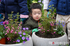 [포토] 꽃 뒤에 숨은 꽃 찾을 수가 없네