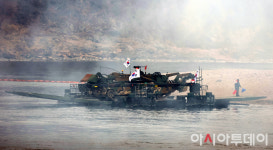 [포토]  K6000장애물개척전차, 도하 지원