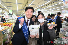 [포토] 밀양 농산물 홍보 나선 안병구 밀양시장