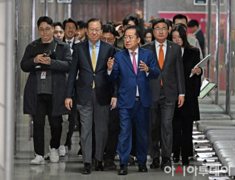 [포토] 이야기 나누는 권영세·홍준표