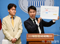 [포토] 기자회견 갖는 전한길-이영돈