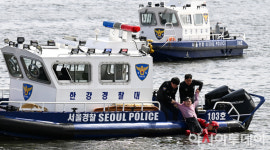 [포토]시민구조하는 한강경찰대