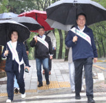 걸어서 출근한 최대호 안양시장…지구, 미래세대에 온전히 물려줍시다