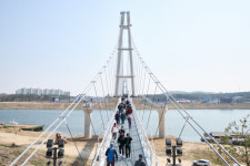 여주 남한강 출렁다리 1일 개통...경기도 동부권역 관광 중심축 될 것