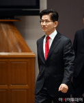 [포토]관훈클럽 토론에 참석하는 김문수 후보