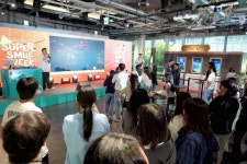 회사에서 총쏘고 굿즈 뽑고…스마일게이트 창립 23주년 풍경