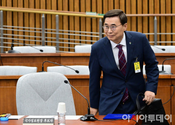 [포토] 인사청문회 출석하는 이종석 국정원장 후보자