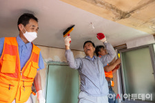 [포토] 이승로 성북구청장, 성북 금우회와 함께 행복한 집수리 봉사