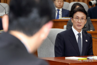 김민석 “현금 쌓은 적 없어”… 강신성 의혹·재산 논란 해명
