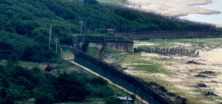 [르포] 금강산전망대에서 본 北 복원GP·폭파도로…6·25 75주년