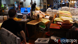 [포토]인왕시장 상인 30일 300일 퇴임까지 잘하셨으면...