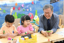 [포토] 아이들과 소통하는 장인홍 구로구청장