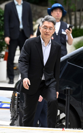 [포토]집사게이트 의혹, 특검에 출석하는 류긍선 대표