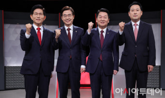 [포토] '파이팅' 외치는 김문수-조경태-안철수-장동혁 당대표 후보