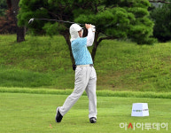 [포토] [대학동문골프최강전] 티샷하는 양용승 선수