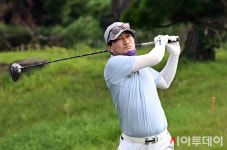 [포토] [대학동문골프최강전] 티샷하는 나기범 선수