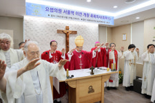 요셉의원 새 병원 정식 개원...정순택 대주교 축복미사 봉헌