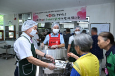 어르신의 행복한 노후를 위해…구리농수산물공사, 情 담은 공사데이 운영