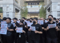 투쟁수위 끌어올리는 금감원 직원들…오픈채팅방 열고 파업카드 만지작