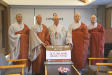 진주 미륵암 주지 현산스님, 조계종 청사 복구 기금 전달
