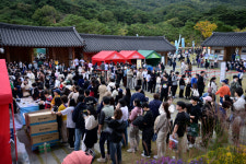 오직 김밥에 올인…확 달라진 제2회 김천김밥축제