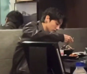 방탄소년단 정국, 이태원 고깃집서 ‘혼밥’ 포착