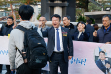 이정선 광주교육감, 수능 시험장 찾아 수능 대박! 파이팅