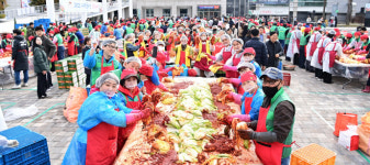 맛있게 김치 담궈 이웃과 나눠요…대구 동구, 본격 김장철 맞아 소외계층에 온기 나눔